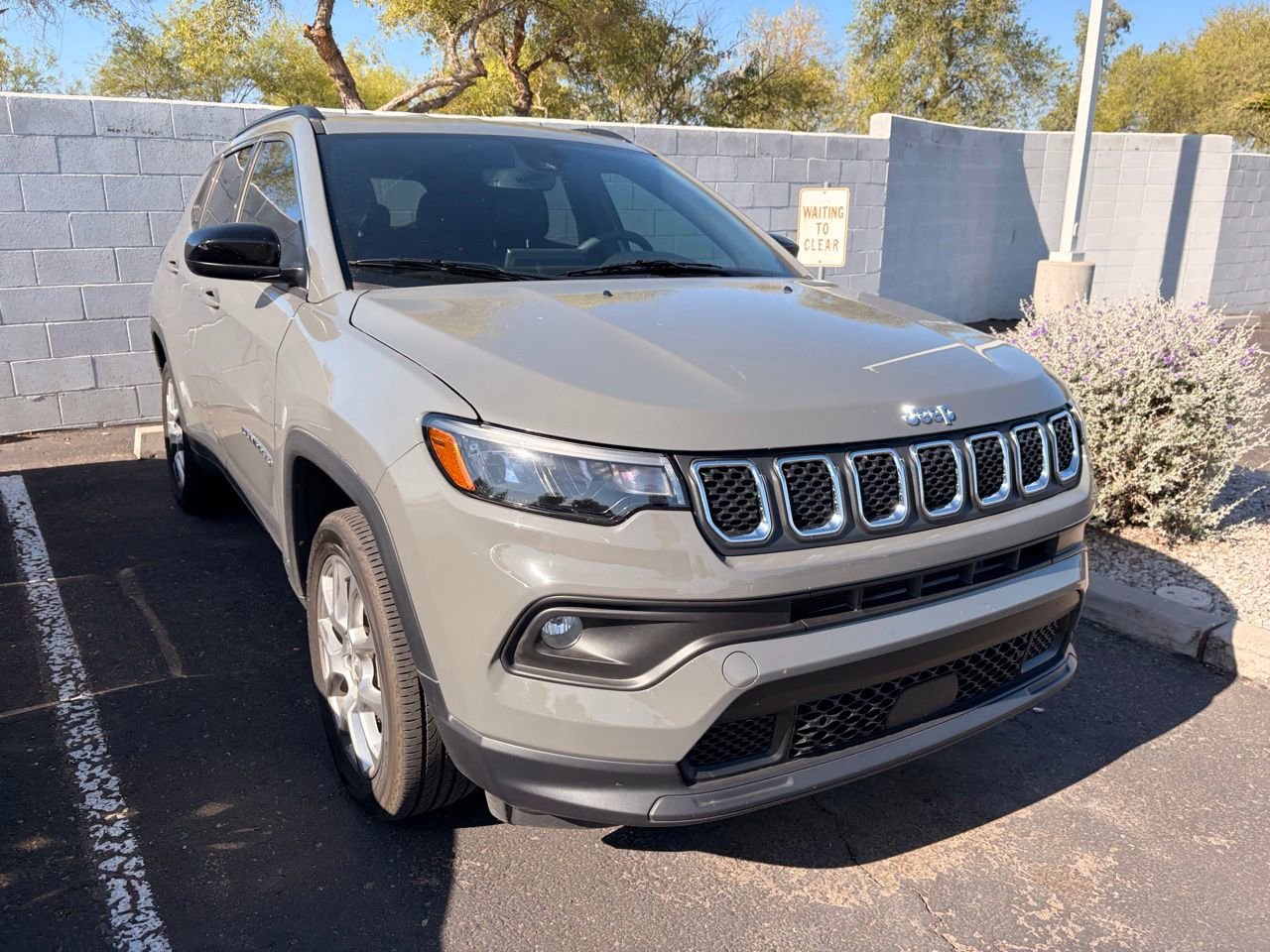 Used 2023 Jeep Compass Latitude AWD/4WD image 4
