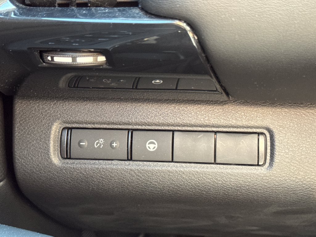 Used 2023 Nissan Pathfinder SV AWD/4WD image 26