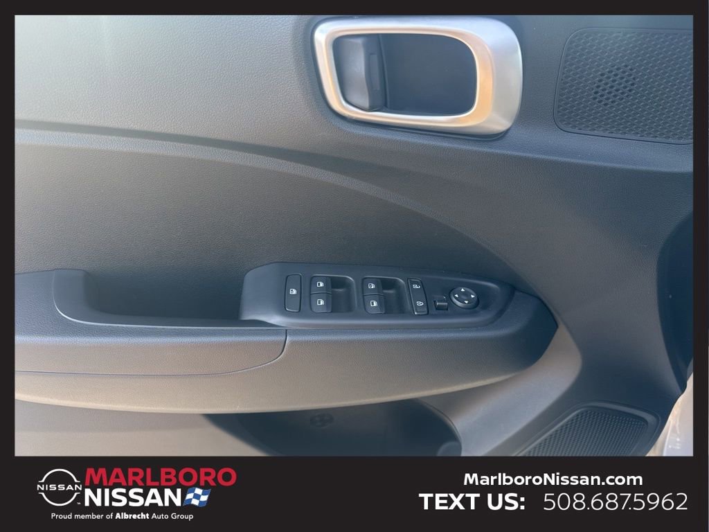 Used 2023 Hyundai Venue SEL w/ Cargo Package image 18