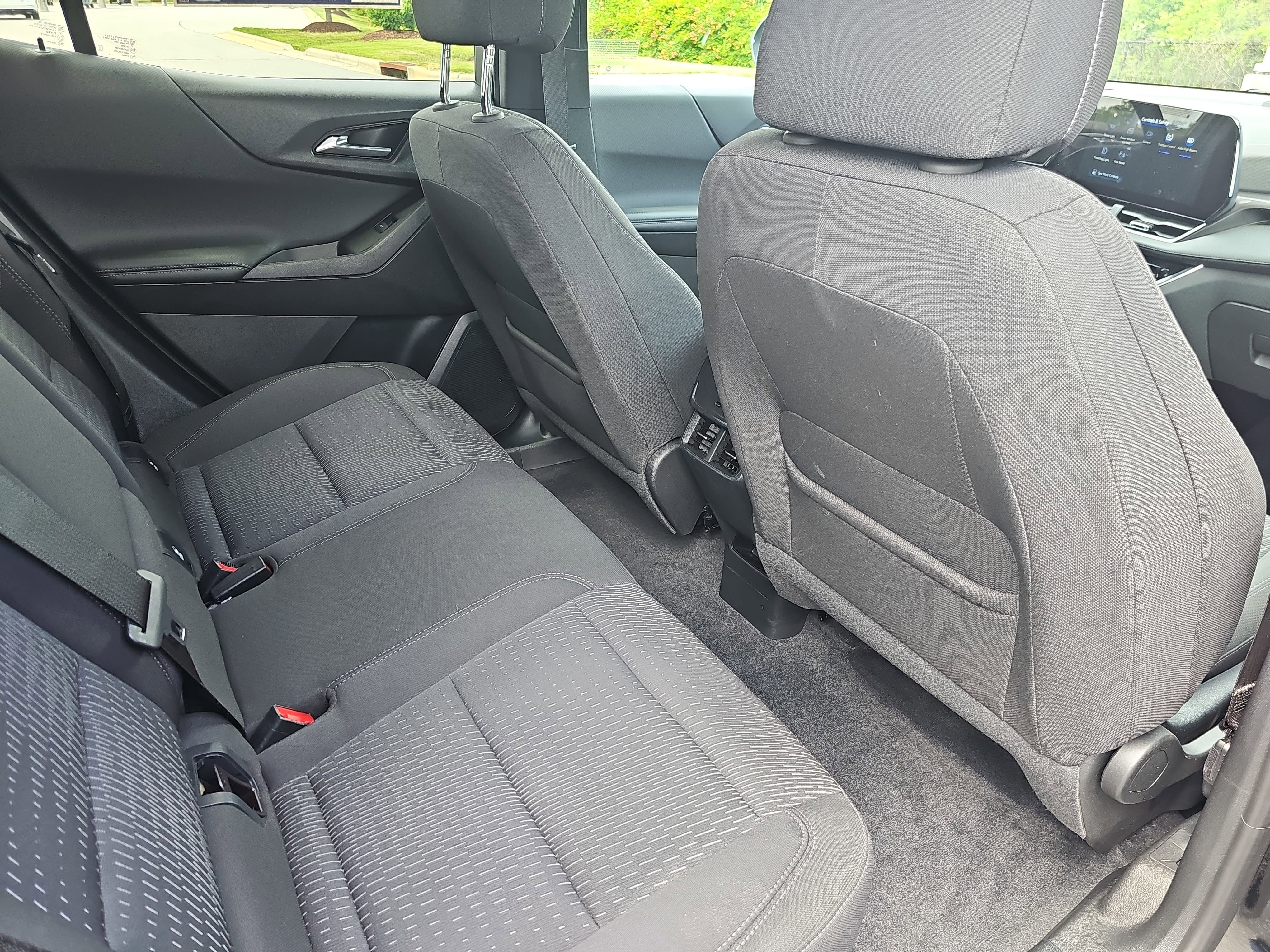 Used 2025 Chevrolet Equinox LT w/ Safety and Technology Package FWD image 11