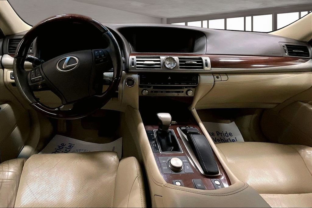 Used 2015 Lexus LS 460 AWD w/ Comfort Package image 16