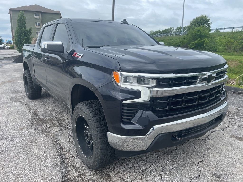 Used 2022 Chevrolet Silverado 1500 LT AWD/4WD image 4