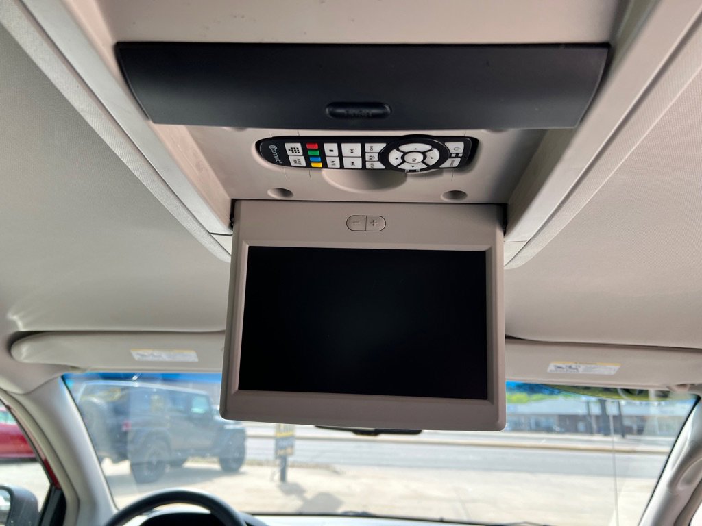 Used 2015 Chrysler Town & Country Touring w/ Mopar Premium Addition Group image 11