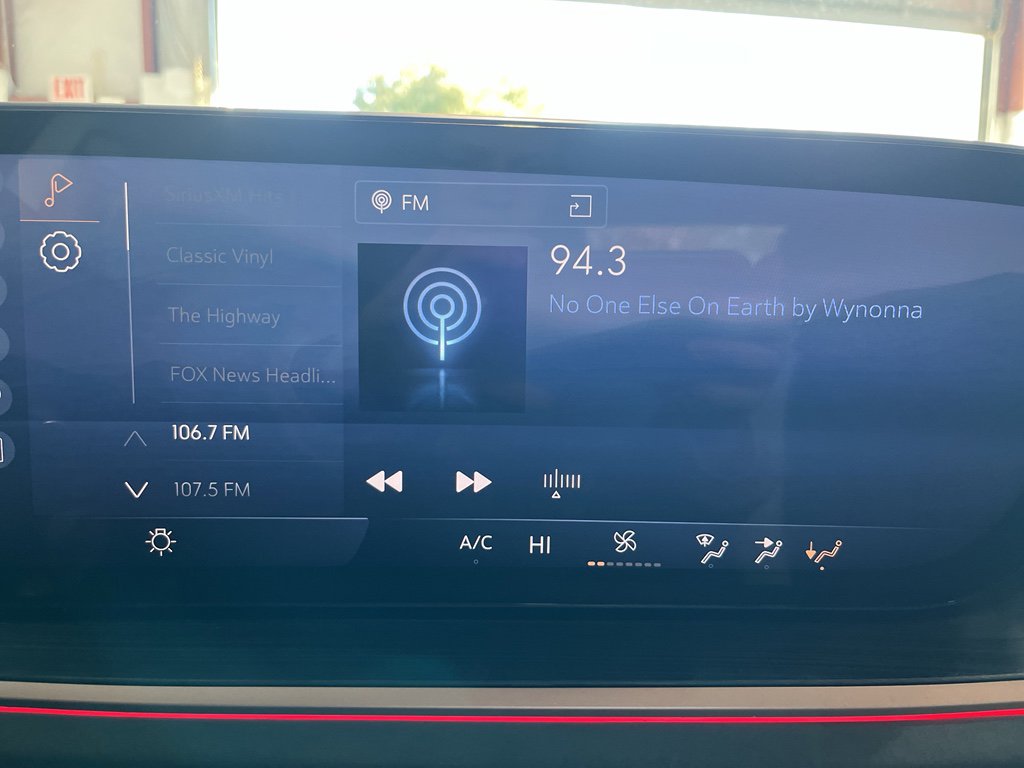 Used 2025 Buick Envision Sport Touring image 22