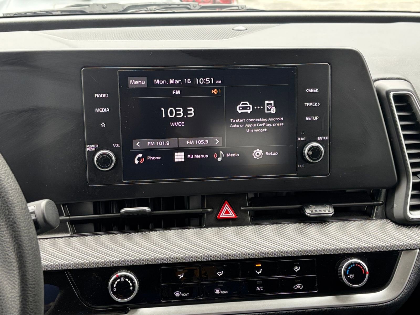 Used 2025 Kia Sportage LX image 17