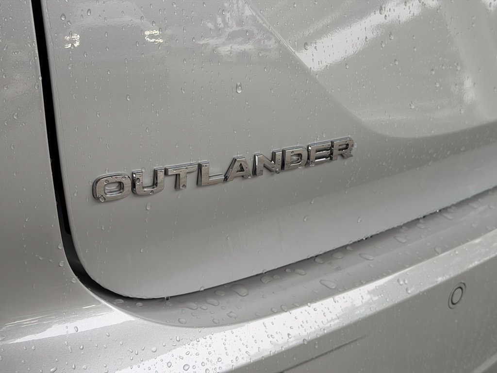 Used 2023 Mitsubishi Outlander 4WD Plug-In Hybrid image 18