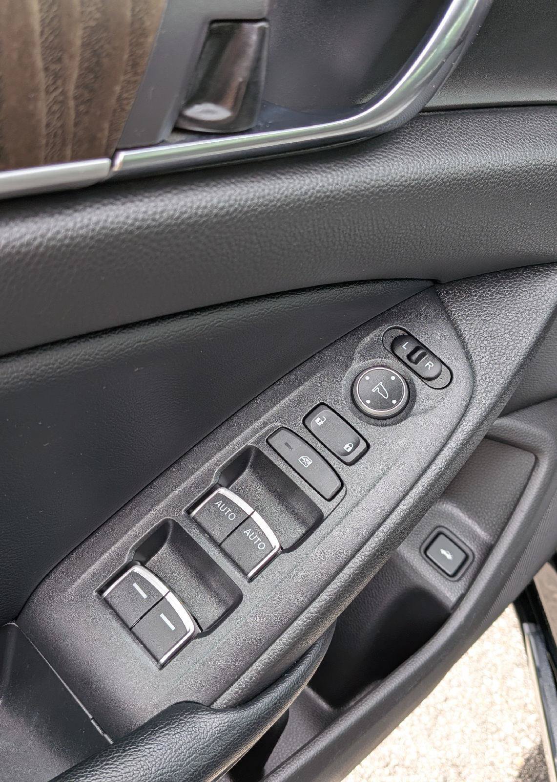 Used 2018 Honda Accord EX image 13