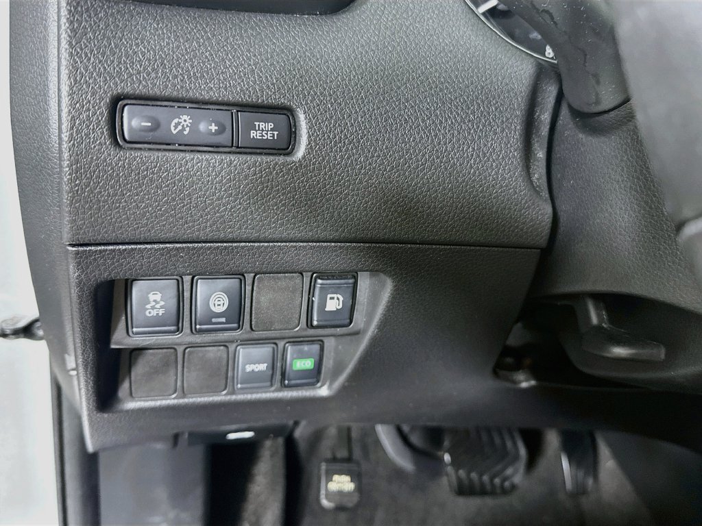 Used 2020 Nissan Rogue S w/ Special Edition Package FWD image 18