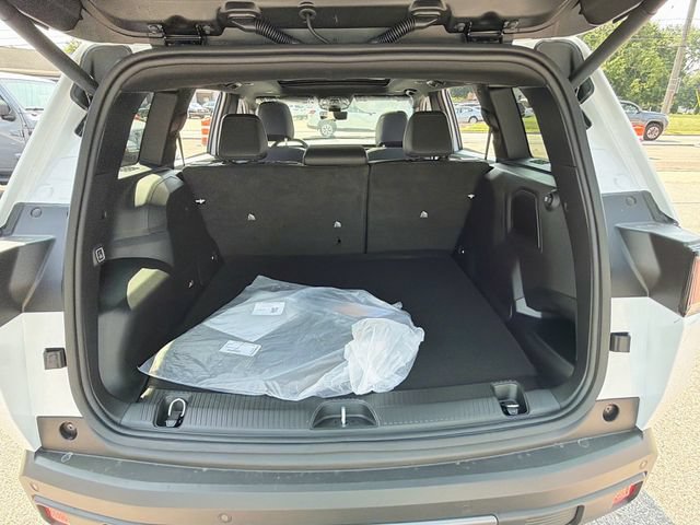 New 2026 Jeep Cherokee Overland w/ Advanced Pro Tech Group AWD/4WD image 26