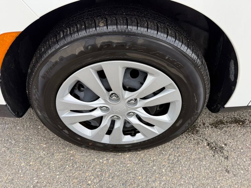 Certified 2023 Kia Soul LX FWD image 13
