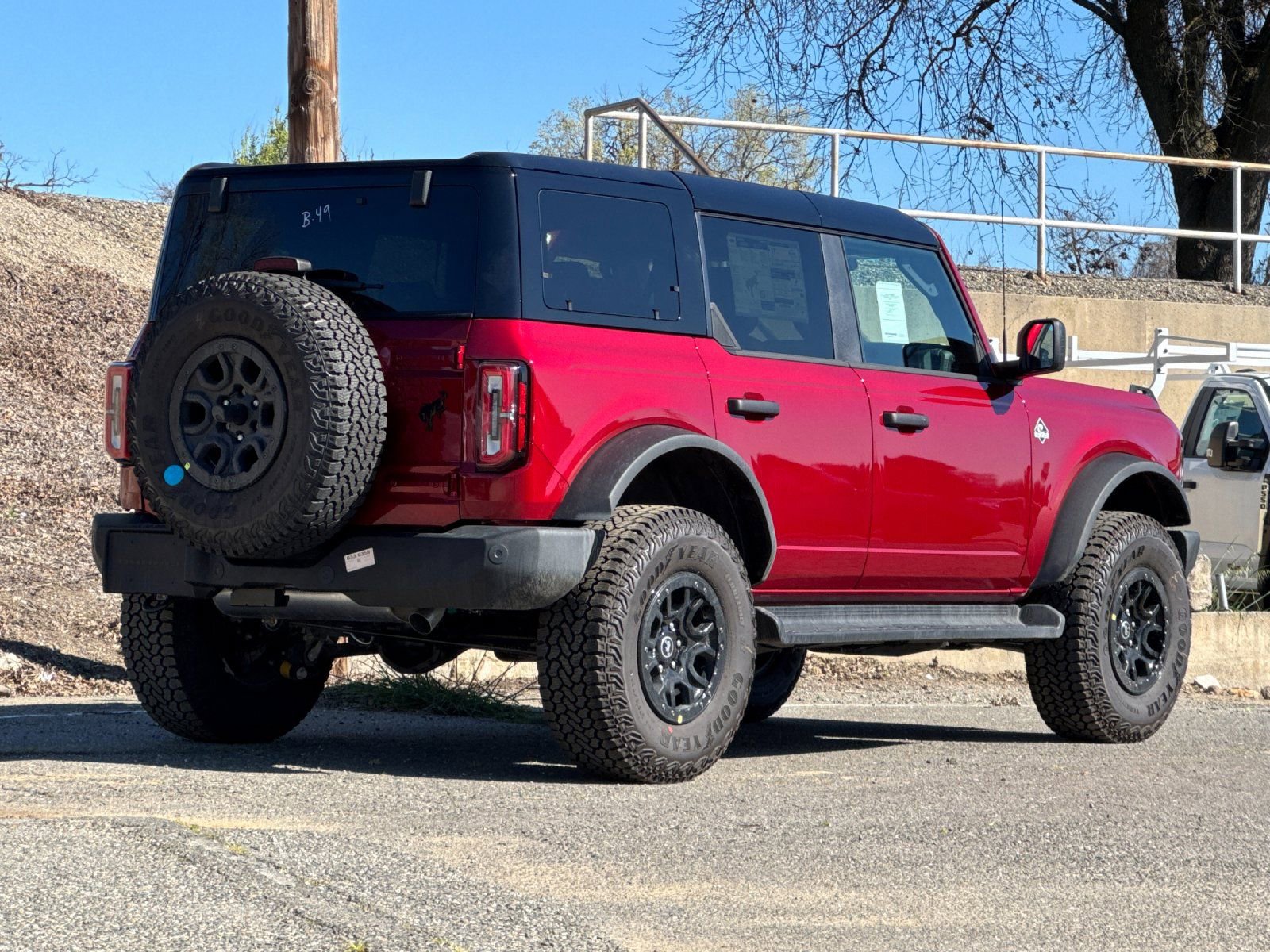 New 2026 Ford Bronco Outer Banks w/ Sasquatch Package image 3
