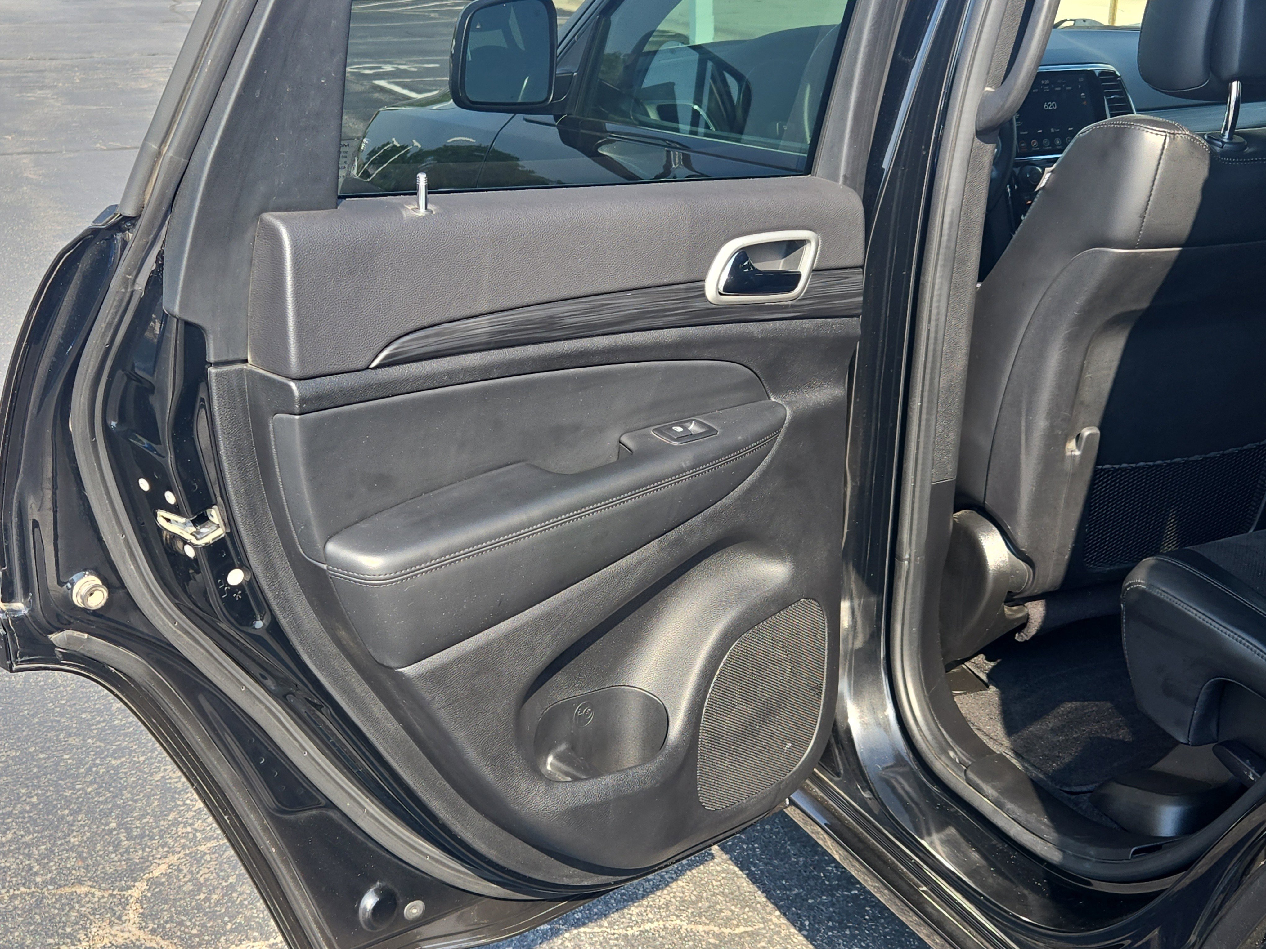 Used 2022 Jeep Grand Cherokee Laredo X image 16