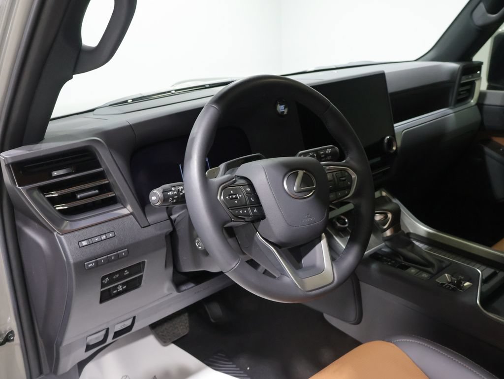 Used 2025 Lexus GX 550 AWD/4WD image 14