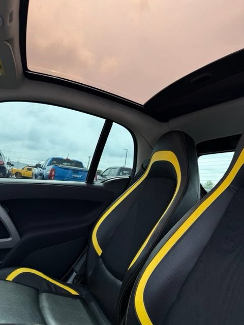 Used 2013 smart fortwo Coupe RWD image 17