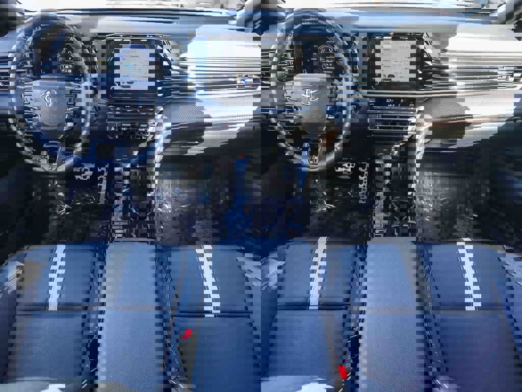 Used 2025 Toyota Camry SE image 11