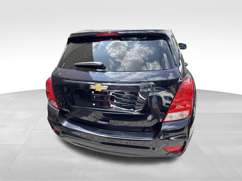 Used 2022 Chevrolet Trax LS w/ Tint and Cruise Package FWD image 7