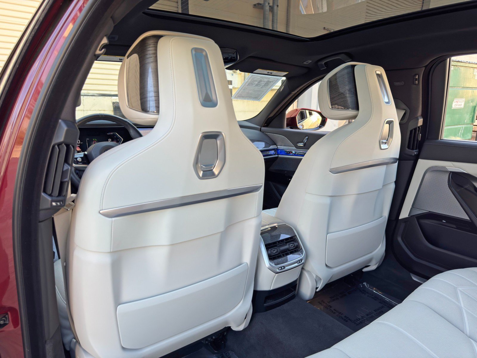 Used 2023 BMW 760i xDrive AWD/4WD image 43