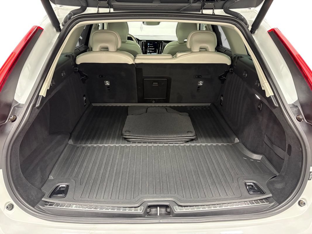 Used 2020 Volvo V90 T6 Cross Country w/ Protection Package AWD/4WD image 14