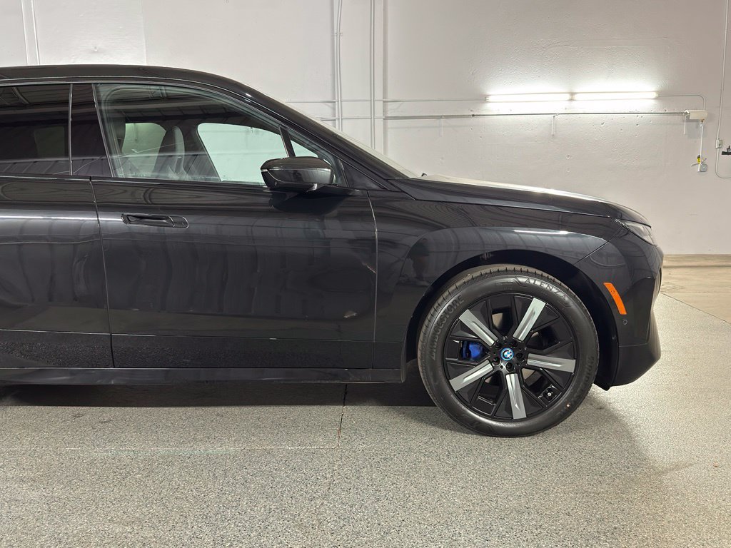 Used 2023 BMW iX xDrive50 w/ Sport Package AWD/4WD image 5