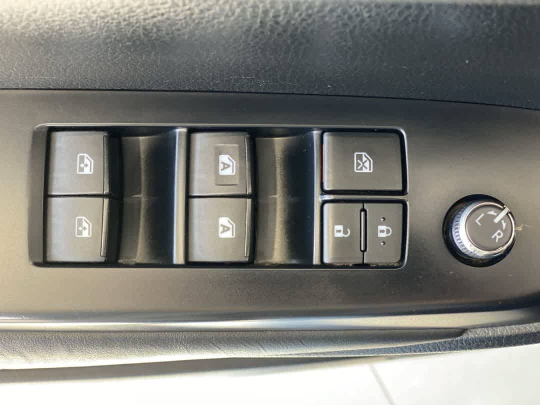 Used 2017 Toyota Highlander XLE AWD/4WD image 16