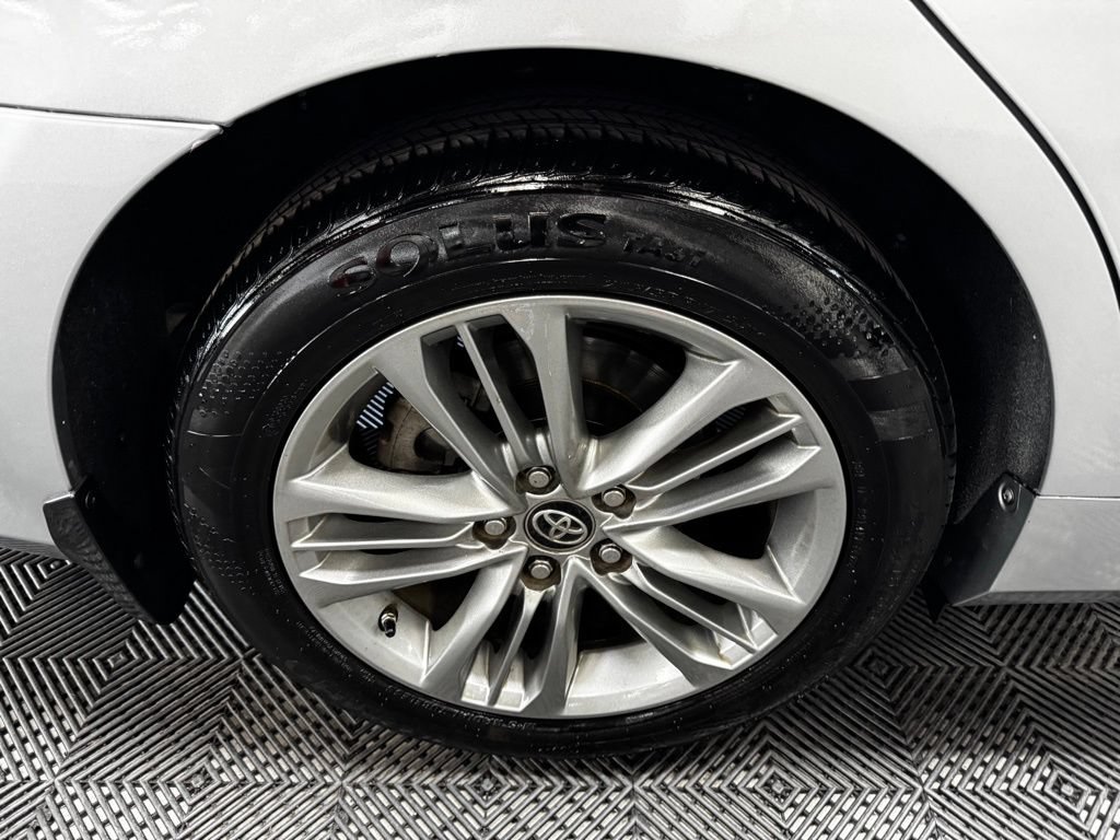 Used 2017 Toyota Camry SE FWD image 19