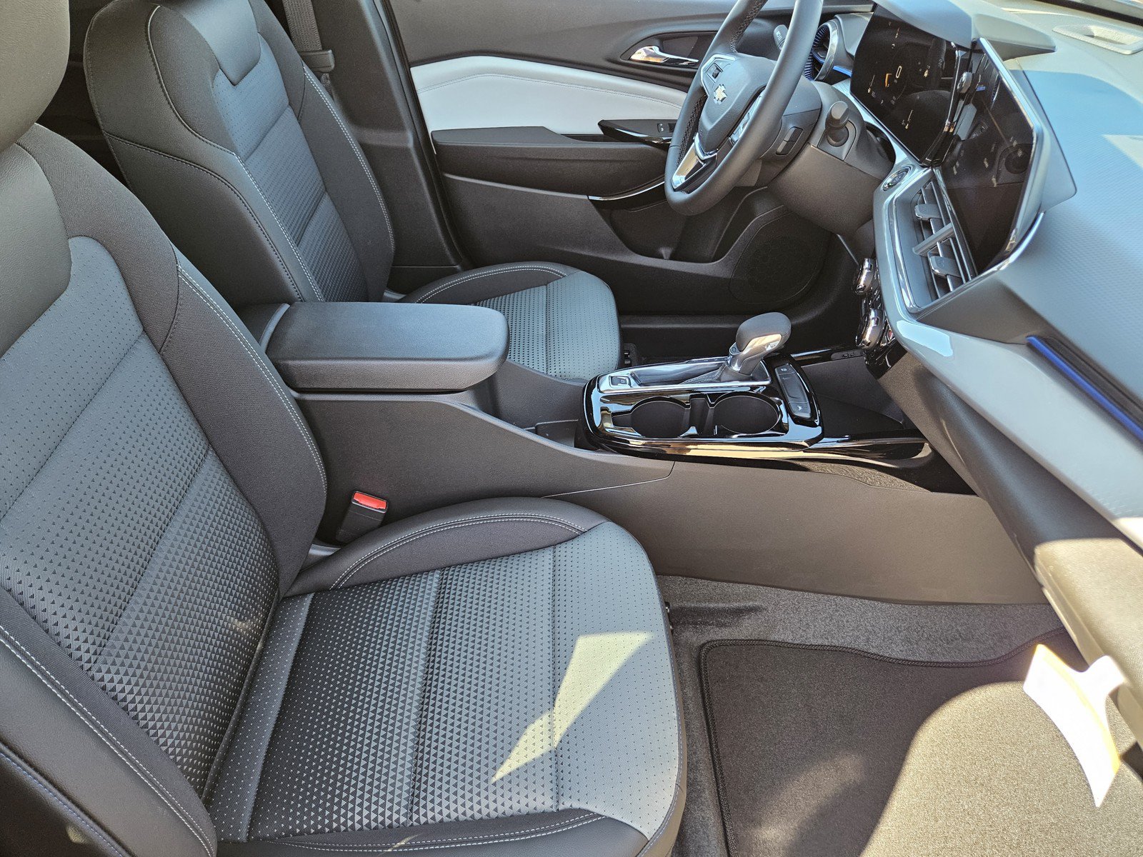 New 2026 Chevrolet Trax LT w/ Driver Confidence Package FWD image 10