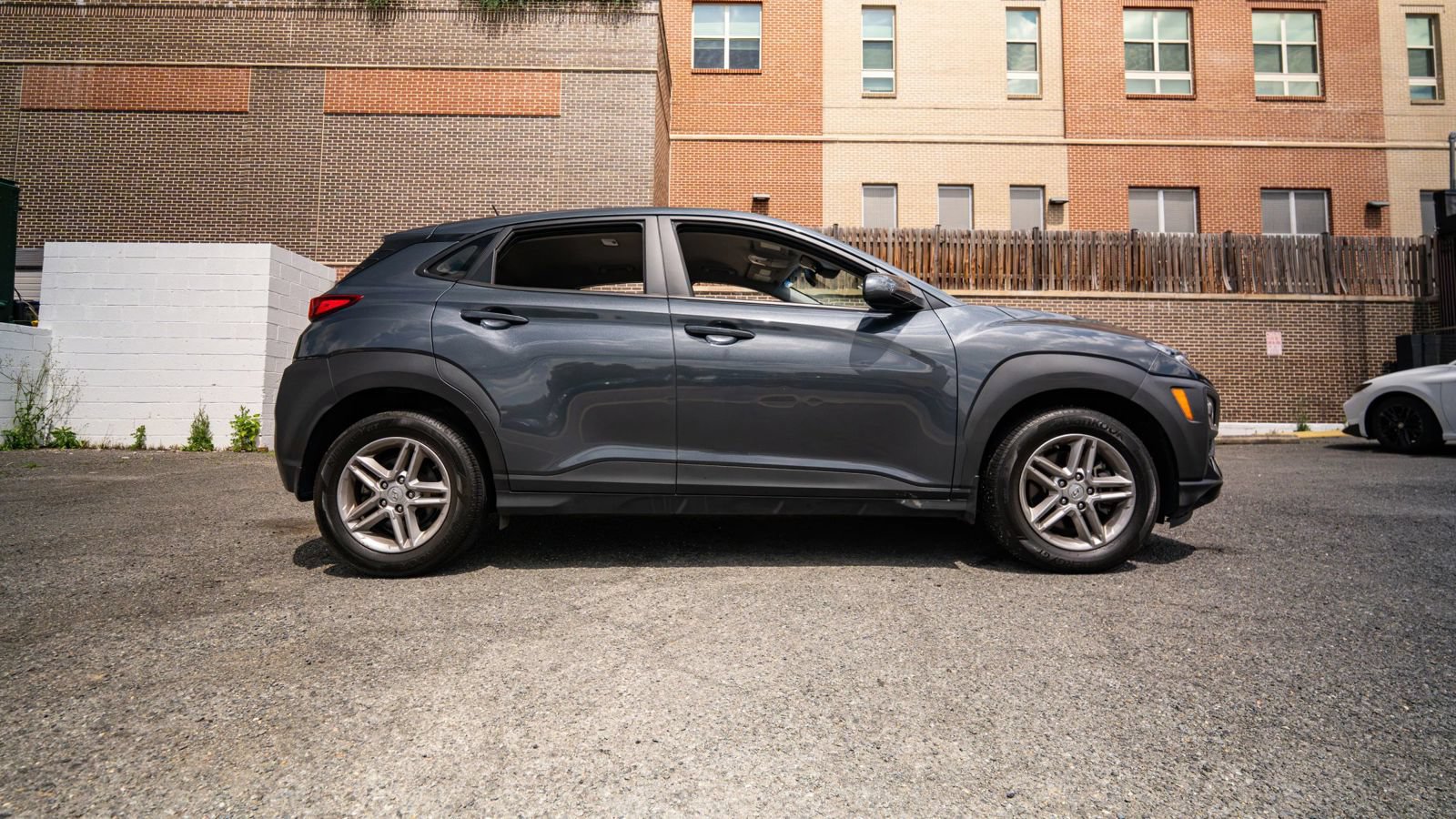 Used 2021 Hyundai Kona SE AWD/4WD image 2