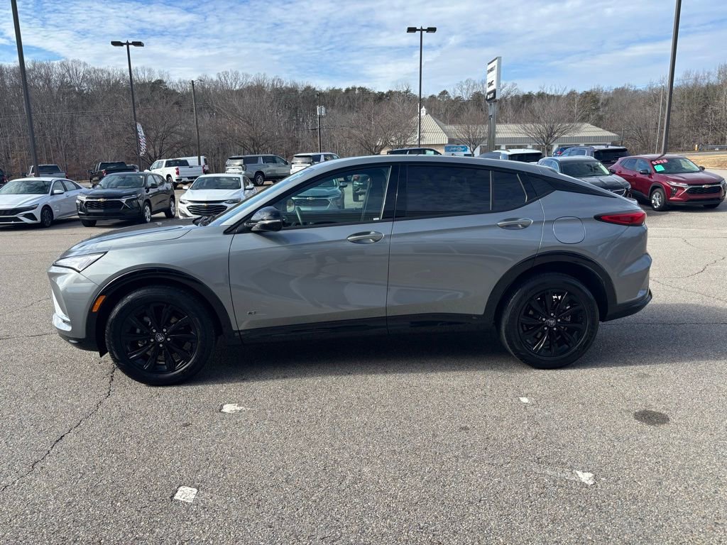 Used 2025 Buick Envista Sport Touring image 2