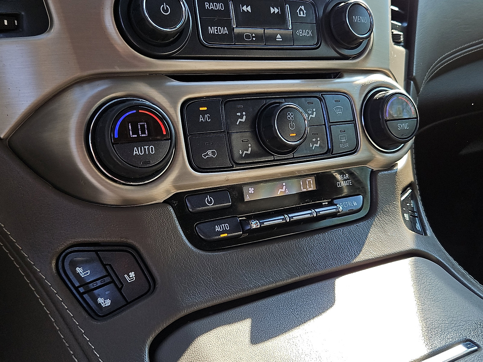 Used 2019 GMC Yukon Denali w/ Denali Ultimate Package AWD/4WD image 16