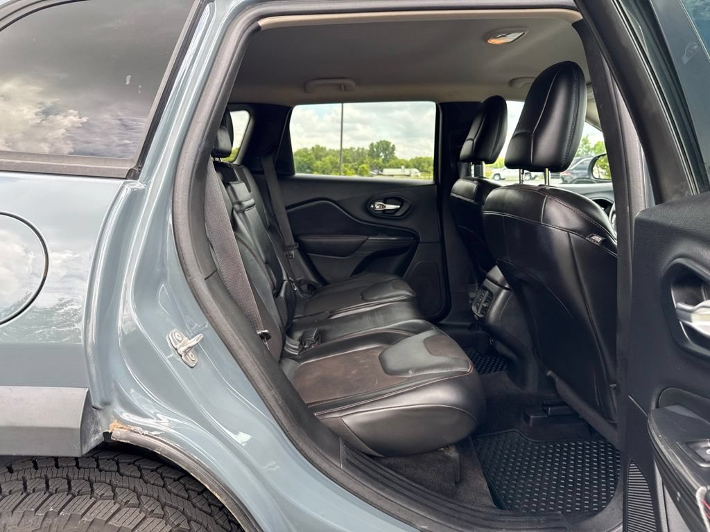 Used 2015 Jeep Cherokee Trailhawk AWD/4WD image 12