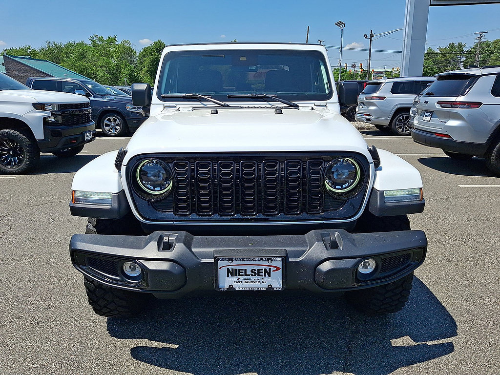 Used 2025 Jeep Gladiator Sport AWD/4WD image 3