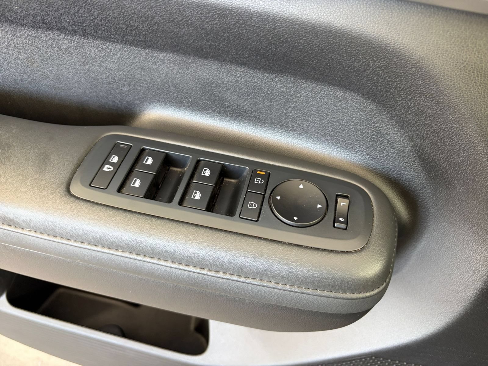 Used 2025 Hyundai Santa Fe SEL AWD/4WD image 18