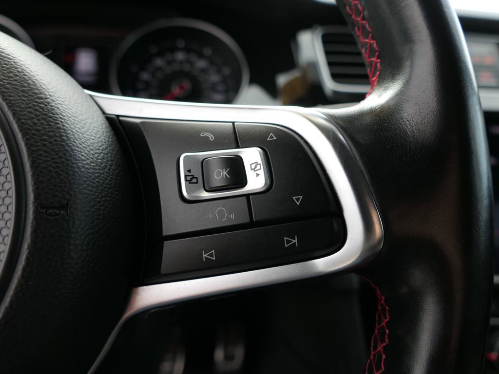 Used 2018 Volkswagen GTI SE image 13