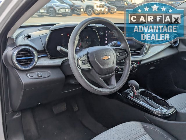Used 2025 Chevrolet Trax LT FWD image 5