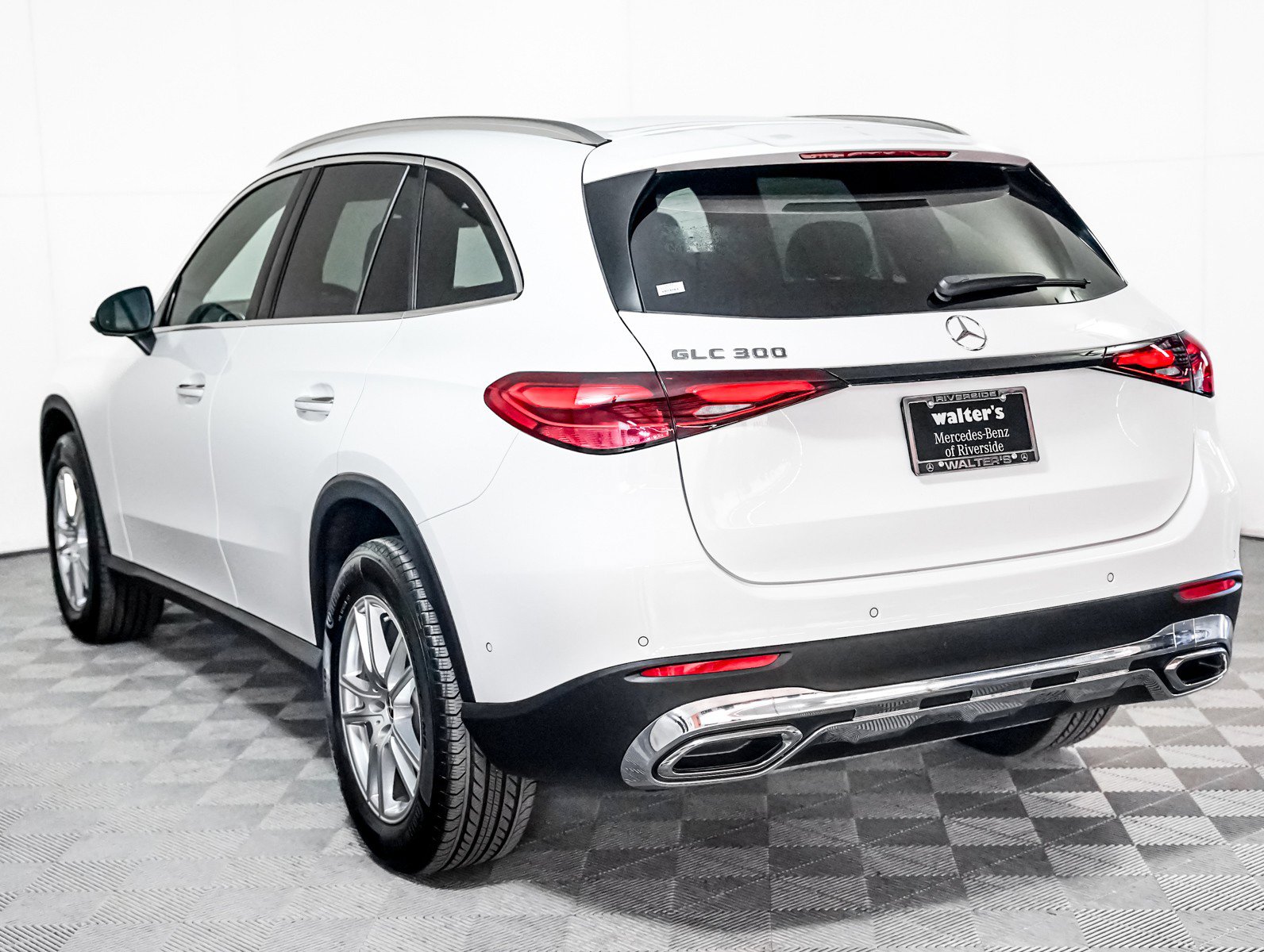 Certified 2024 Mercedes-Benz GLC 300 image 2