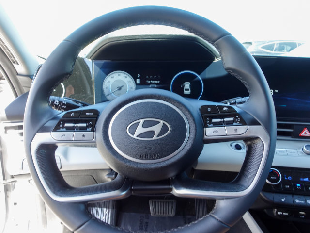 Used 2025 Hyundai Elantra Limited w/ Cargo Package FWD image 12