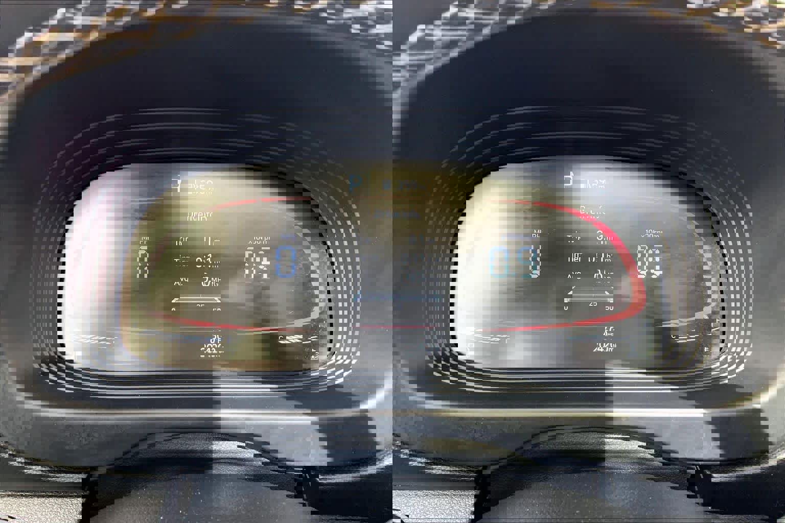 Used 2025 Hyundai Venue SEL image 25