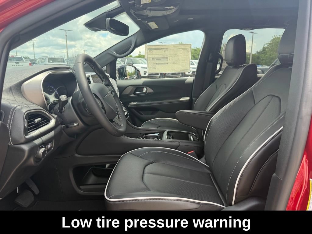 New 2027 Chrysler Pacifica Limited FWD image 9