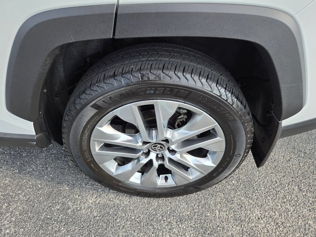 Used 2025 Toyota RAV4 XLE Premium FWD image 6