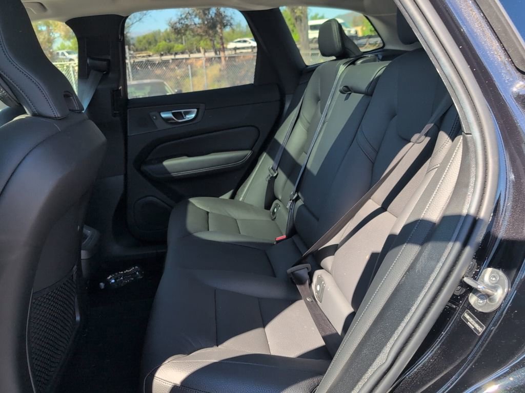 Used 2025 Volvo XC60 B5 Plus image 10