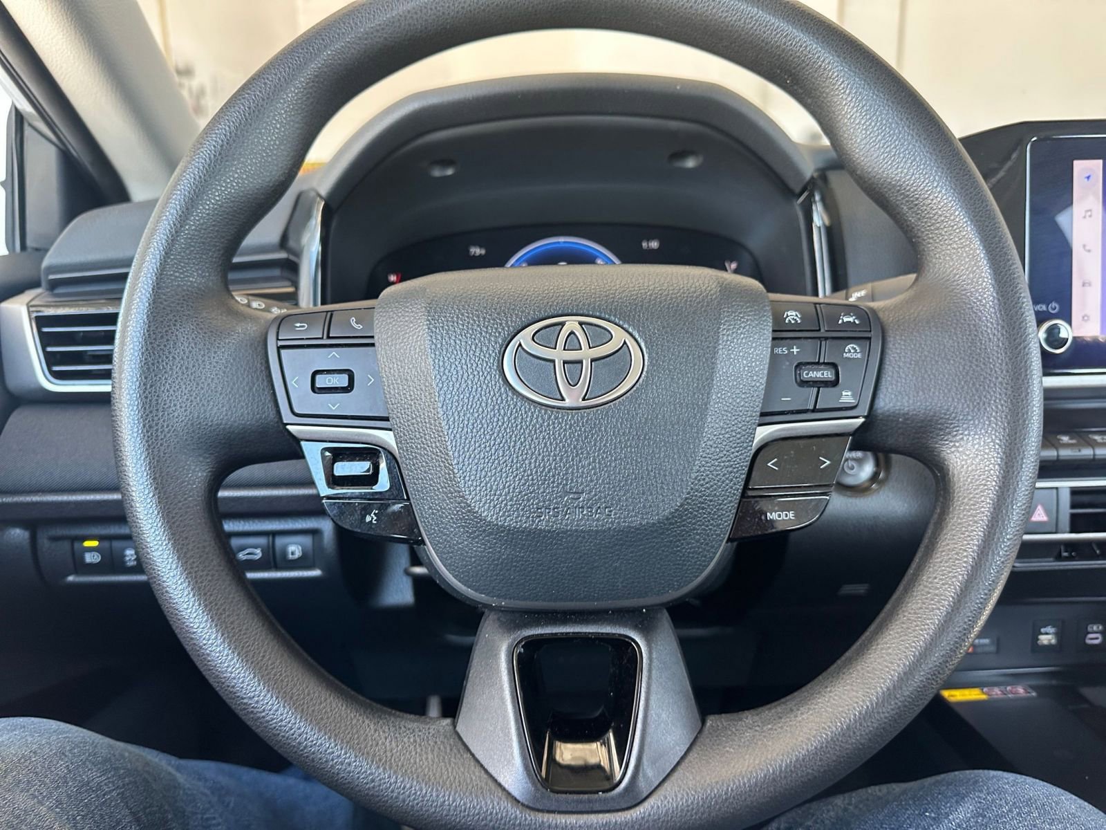 Used 2025 Toyota Camry LE image 27