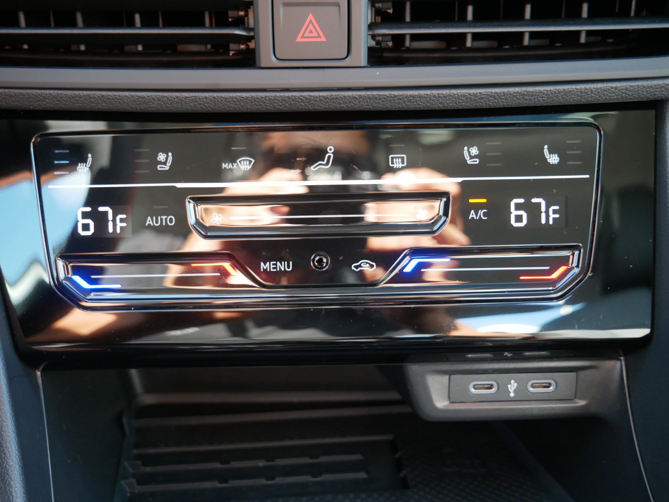 Certified 2025 Volkswagen Jetta SEL image 27