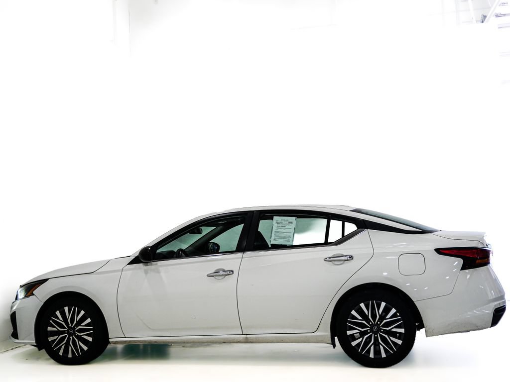Used 2025 Nissan Altima 2.5 SV FWD image 5