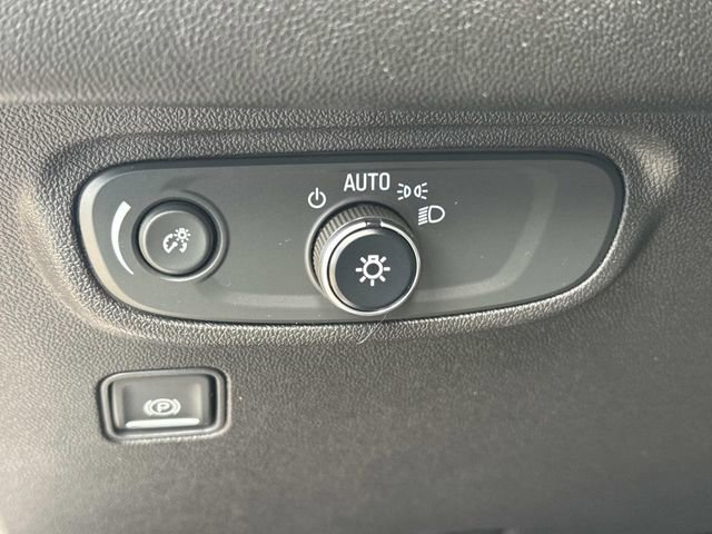 Used 2022 GMC Terrain SLE image 26