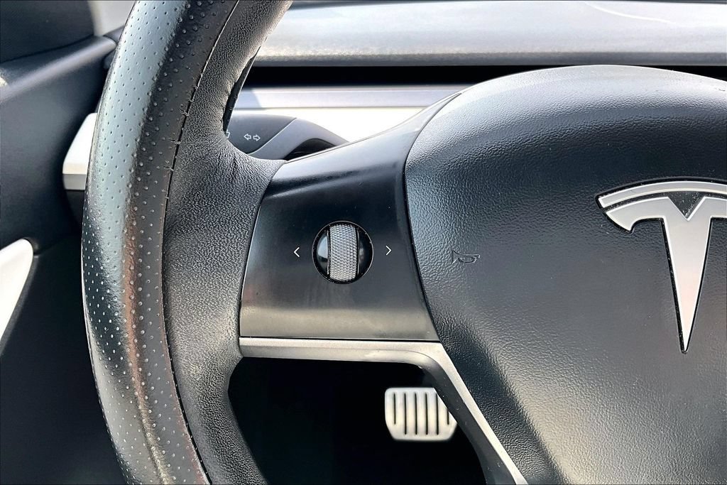 Used 2022 Tesla Model Y Performance AWD/4WD image 18