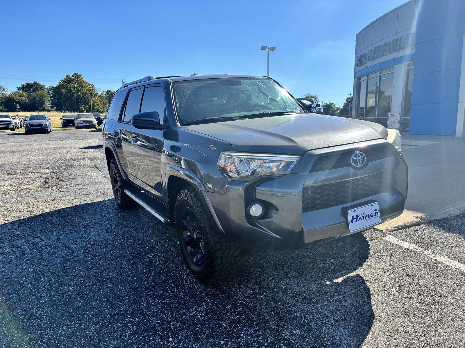Used 2016 Toyota 4Runner SR5 AWD/4WD image 2