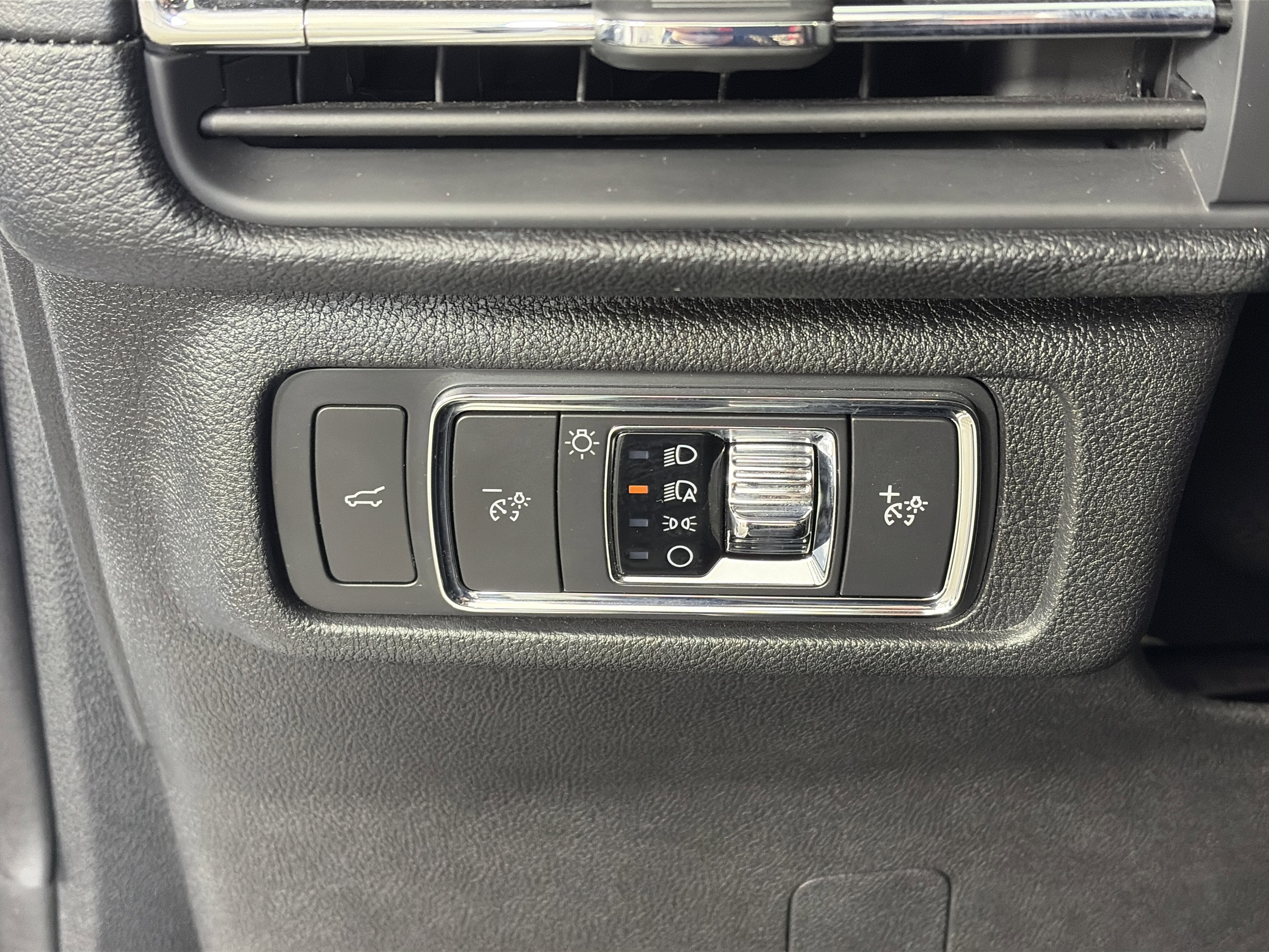 Used 2022 Lincoln Corsair Reserve w/ Sport Package image 30