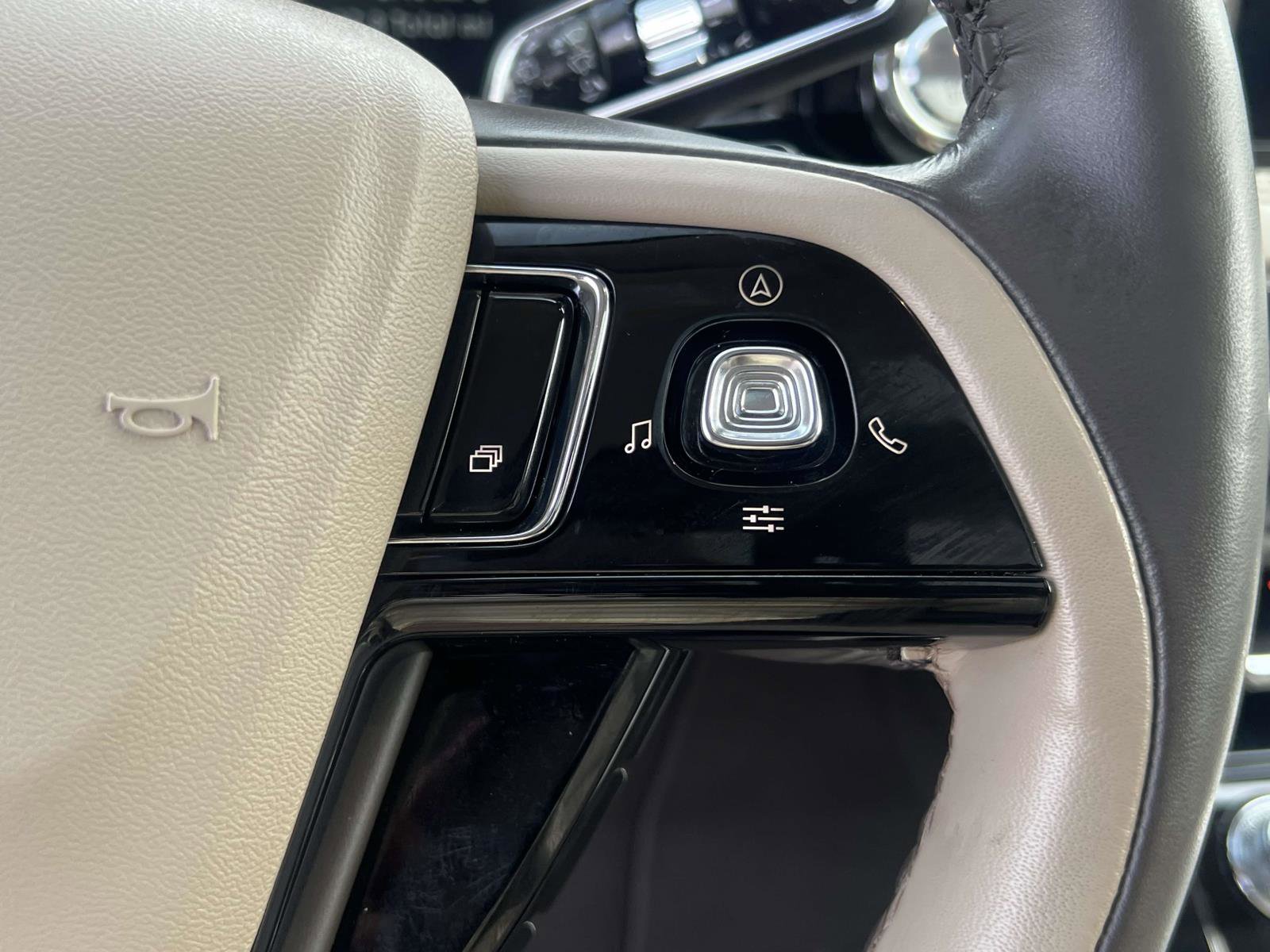 Used 2022 Lincoln Corsair Reserve w/ Equipment Group 201A image 21