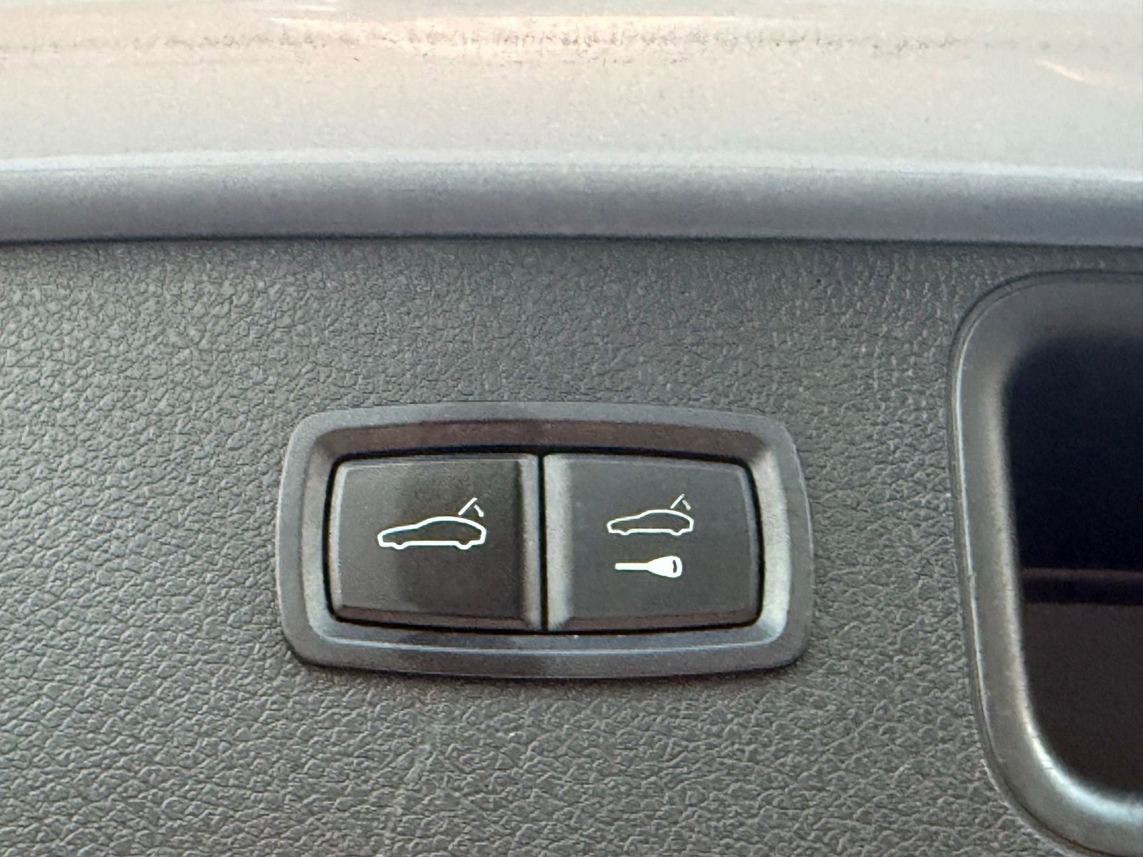 Used 2017 Porsche Macan S image 10