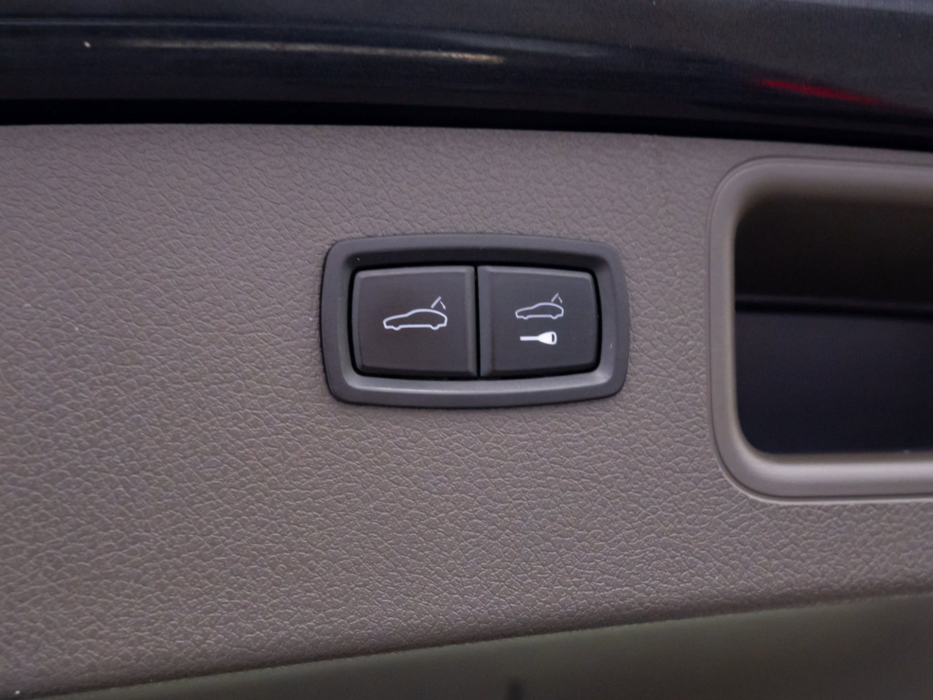 Used 2017 Porsche Macan S image 33